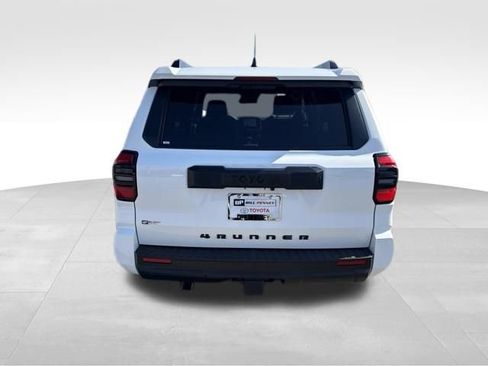 Used 2025 Toyota 4Runner SR5 AWD/4WD image 4