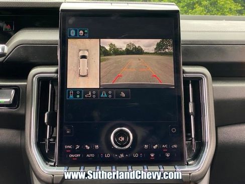 Used 2025 GMC Yukon XL Denali AWD/4WD image 34