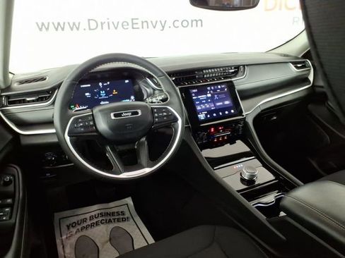 Used 2023 Jeep Grand Cherokee Laredo w/ Luxury Tech Group I image 10