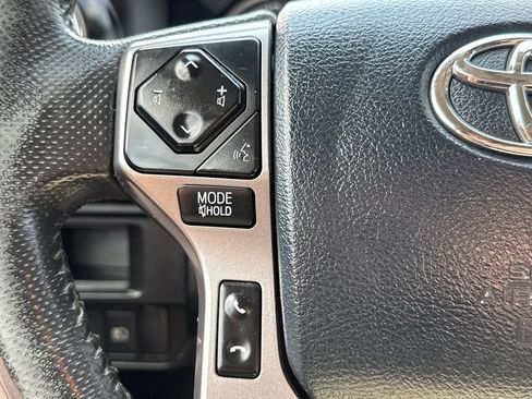 Used 2018 Toyota Tacoma SR5 AWD/4WD image 20