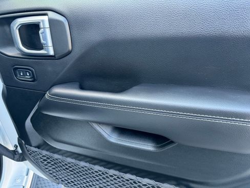 Used 2021 Jeep Wrangler Unlimited Sahara w/ Uconnect 4C Nav & Sound Group image 11