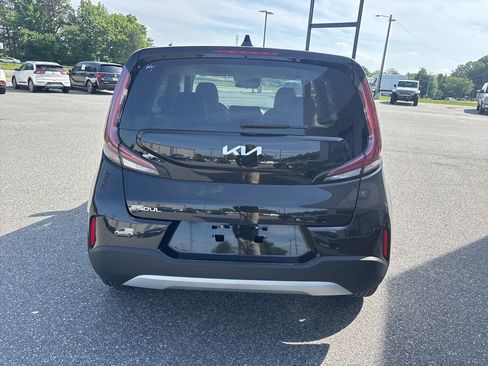 Used 2025 Kia Soul LX w/ LX Technology Package FWD image 7