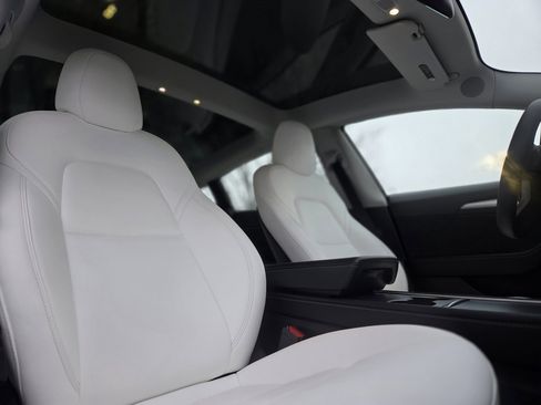 Used 2022 Tesla Model 3 Performance image 25