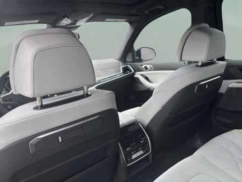 Used 2026 BMW X5 xDrive40i w/ M Sport Package image 30