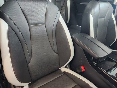Certified 2025 Buick Envision Sport Touring image 17