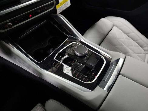 New 2026 BMW X6 xDrive40i w/ Climate Comfort Package image 31