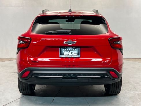 New 2026 Chevrolet Trax RS w/ Sunroof Package FWD image 5