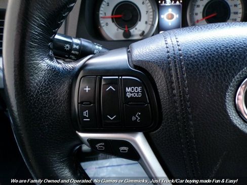 Used 2015 Toyota Sienna SE image 48