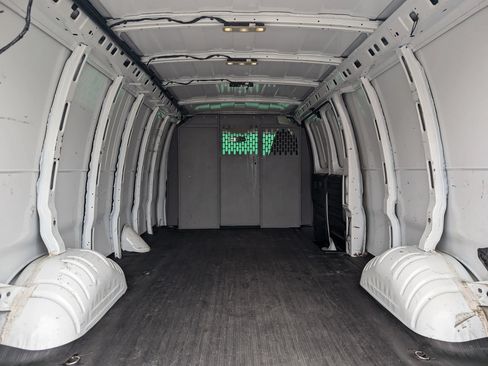 Used 2023 GMC Savana 2500 Extended RWD image 12