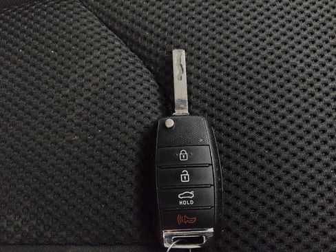 Used 2020 Kia Optima LX image 32