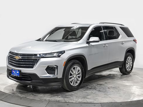 Used 2022 Chevrolet Traverse LT image 1
