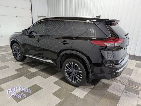 Used 2024 Nissan Rogue Platinum w/ Platinum Premium Package image 2