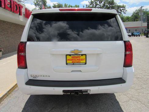 Used 2017 Chevrolet Suburban LT RWD image 3