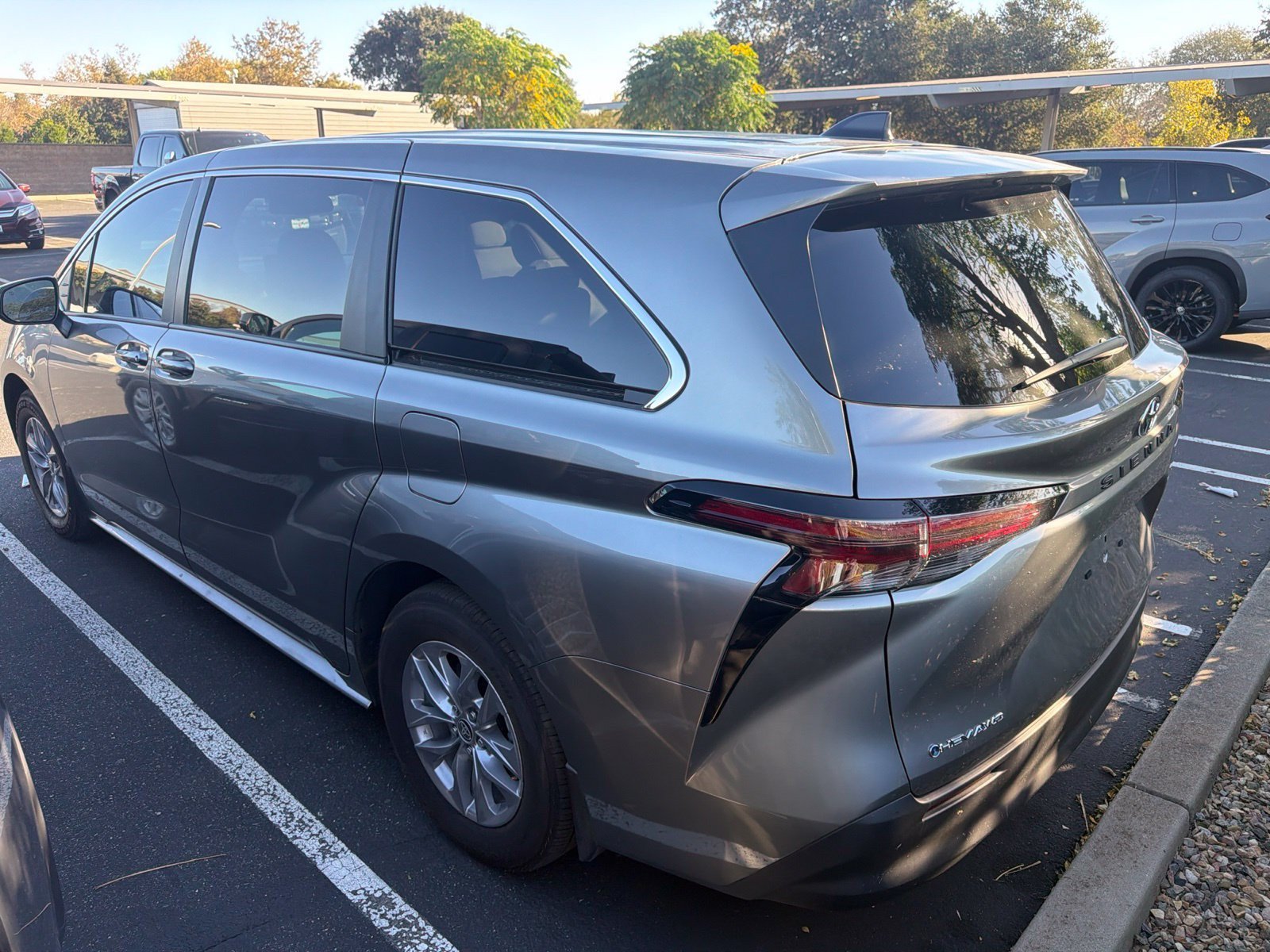 Used 2026 Toyota Sienna LE AWD/4WD image 5