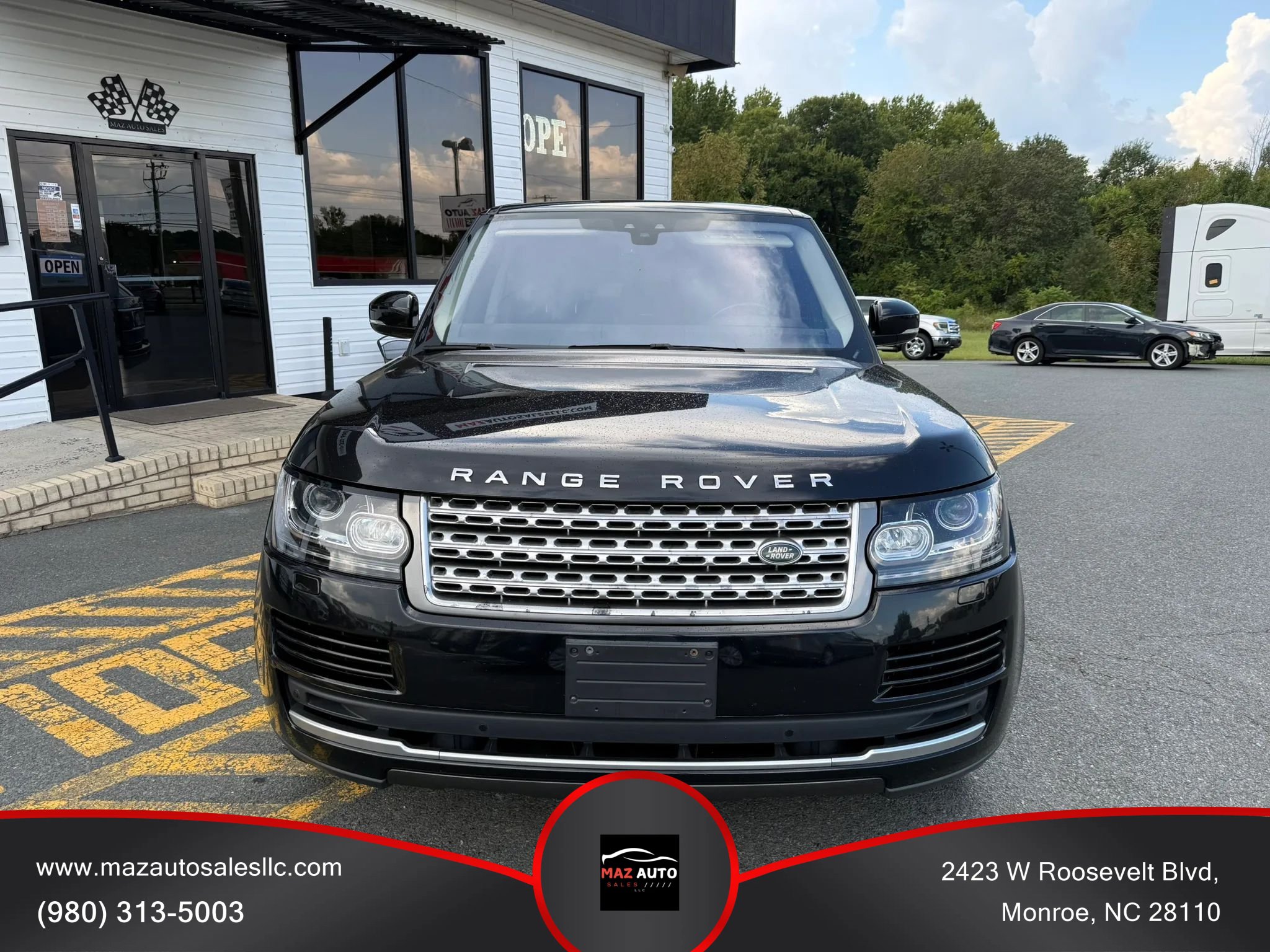 Used 2017 Land Rover Range Rover HSE AWD/4WD image 2