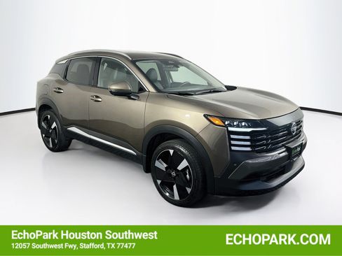 Used 2025 Nissan Kicks SR FWD image 1