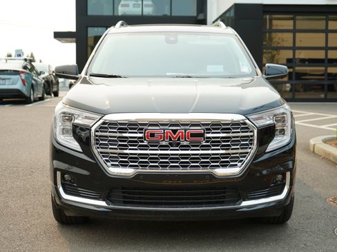 Used 2024 GMC Terrain Denali image 5