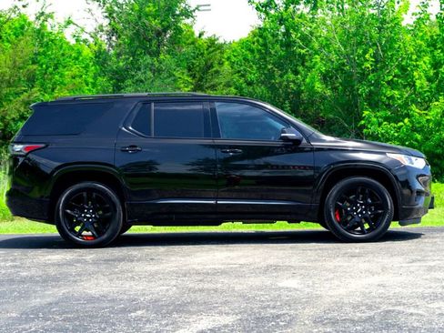 Used 2021 Chevrolet Traverse Premier w/ Redline Edition FWD image 5