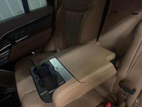 Certified 2025 Land Rover Range Rover SE AWD/4WD image 16