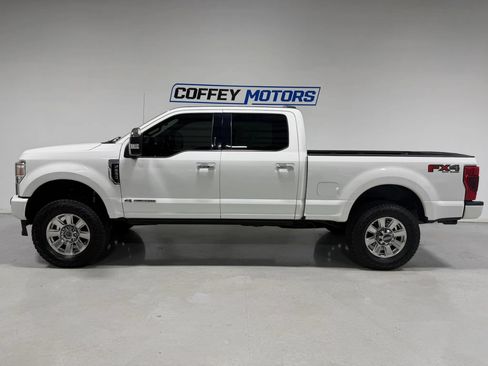 Used 2020 Ford F250 Platinum w/ FX4 Off-Road Package AWD/4WD image 3