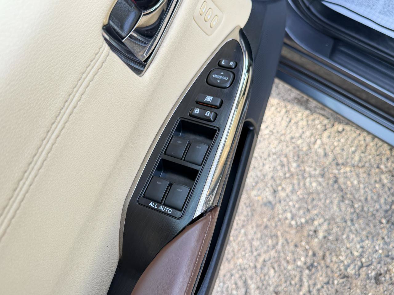 Used 2016 Toyota Avalon XLE Premium FWD image 17
