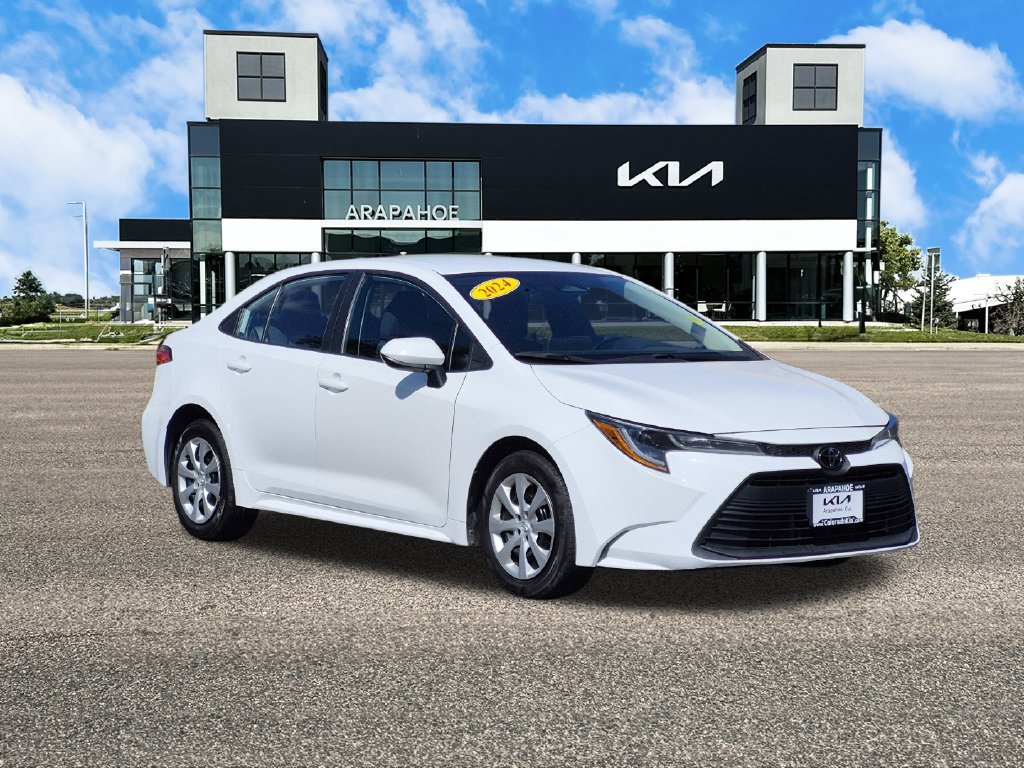 Used 2024 Toyota Corolla LE FWD image 2