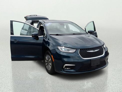 Used 2022 Chrysler Pacifica Touring-L FWD image 9