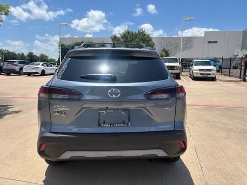 Used 2026 Toyota Corolla Cross LE FWD image 6