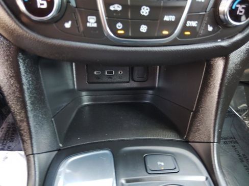 Used 2023 Chevrolet Equinox LT FWD image 22