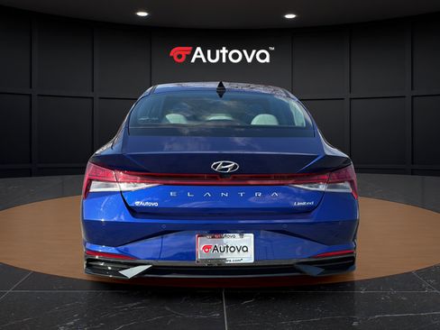 Used 2023 Hyundai Elantra Limited FWD image 4