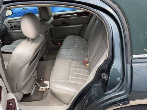 Used 2003 Lincoln Town Car Signature RWD image 20