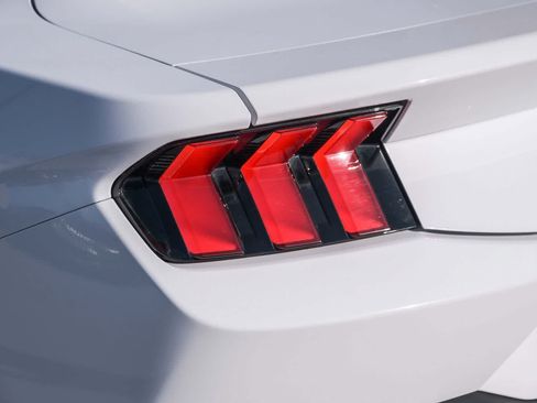 Used 2024 Ford Mustang Coupe RWD image 7