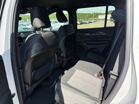 New 2026 Jeep Grand Cherokee Laredo AWD/4WD image 9