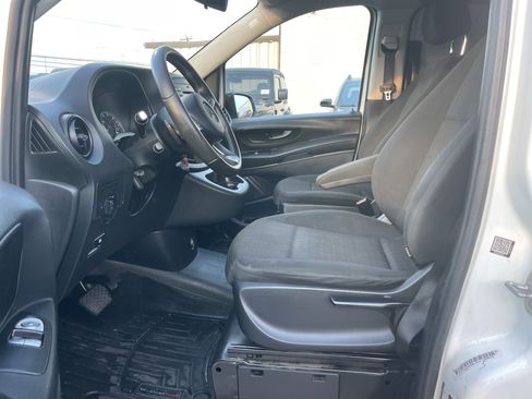 Used 2018 Mercedes-Benz Metris image 26