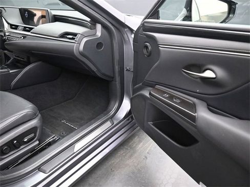 Used 2019 Lexus ES 350 Ultra Luxury image 24