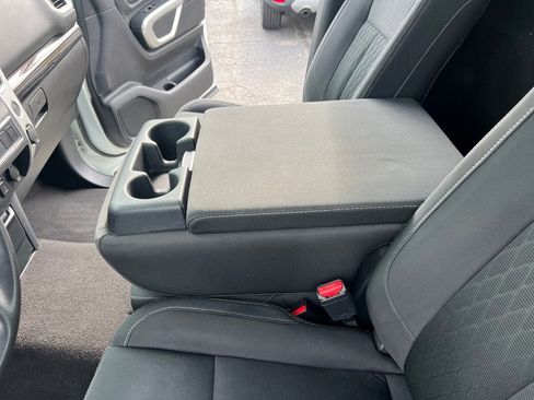 Used 2017 Nissan Titan SV image 14