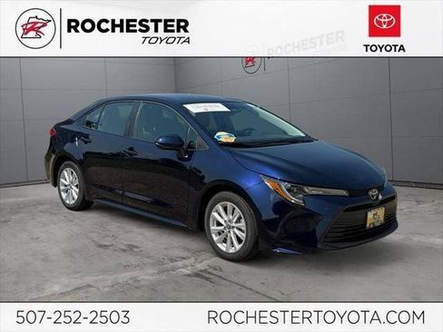 Used 2025 Toyota Corolla LE w/ LE Premium Package FWD image 31