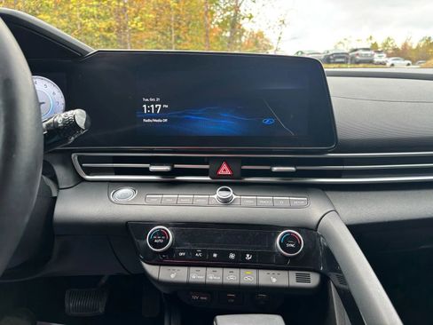 Used 2023 Hyundai Elantra Limited image 41