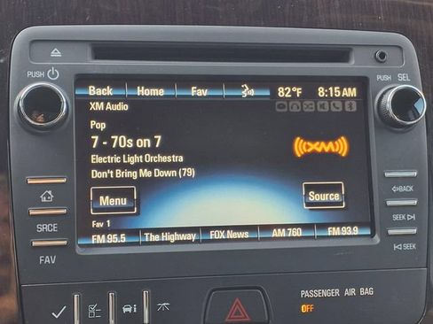 Used 2017 Chevrolet Traverse LT w/ Style and Technology Package FWD image 18