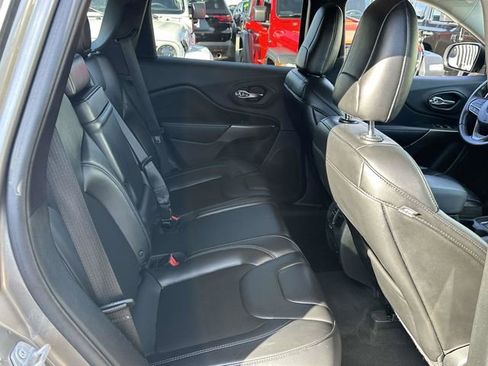 Used 2019 Jeep Cherokee Latitude Plus w/ Comfort/Convenience Group image 20