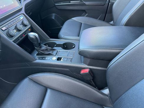 Used 2020 Volkswagen Atlas Cross Sport SE w/ Towing Package image 24