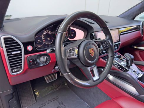 Used 2020 Porsche Cayenne Turbo image 14