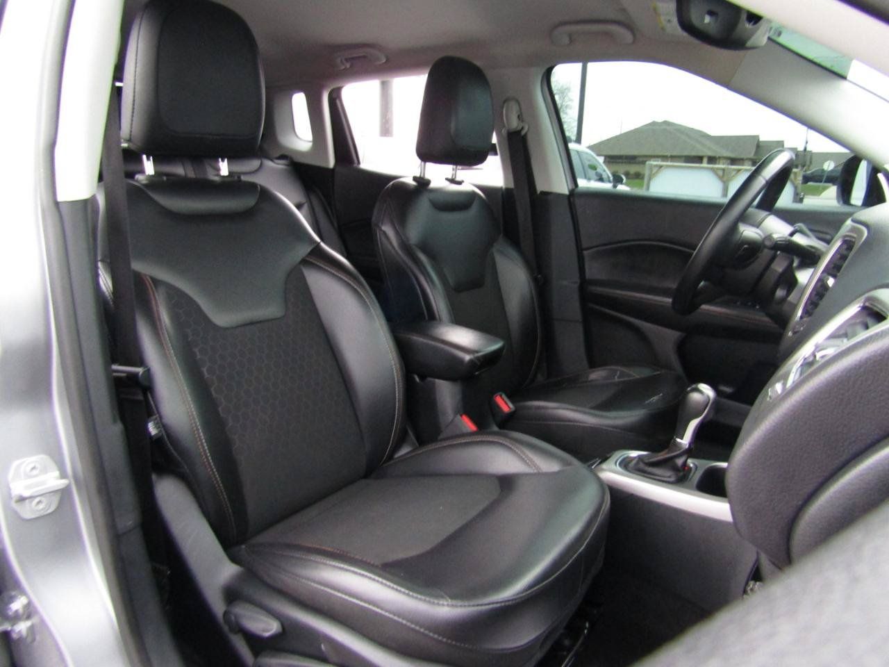 Used 2018 Jeep Compass Latitude w/ Popular Equipment Group FWD image 23