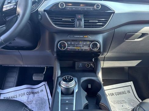 Used 2022 Ford Escape SEL image 11