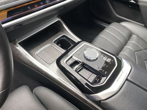 Used 2025 BMW 740i xDrive w/ Premium Package image 30