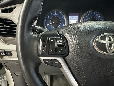 Used 2015 Toyota Sienna XLE AWD/4WD image 29