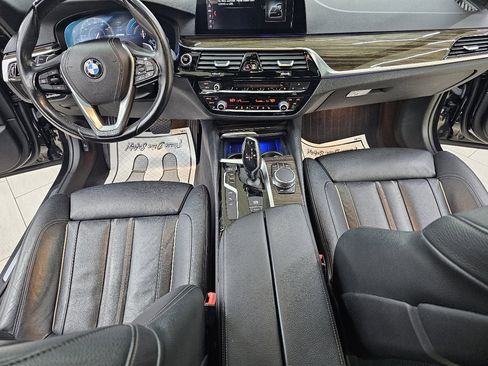 Used 2019 BMW 530e w/ Premium Package image 29