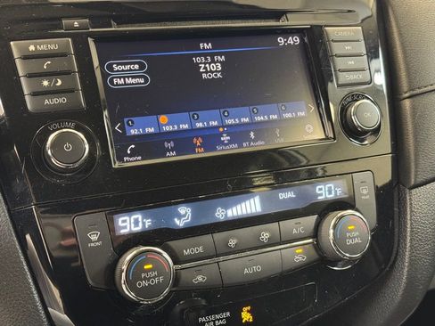 Used 2018 Nissan Rogue SV image 38