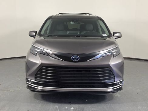 Certified 2024 Toyota Sienna XLE w/ XLE Plus Package FWD image 2