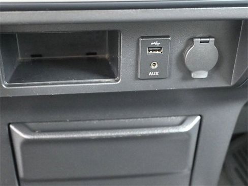 Used 2018 Nissan Titan S image 25